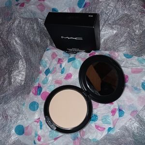 😘 New Mac Studio Fix Powder + Foundation NC40 😘